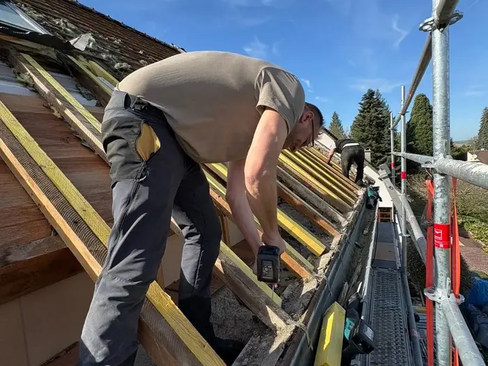 Couvreurs d'Entreprise Betti sur un chantier de liteaunage